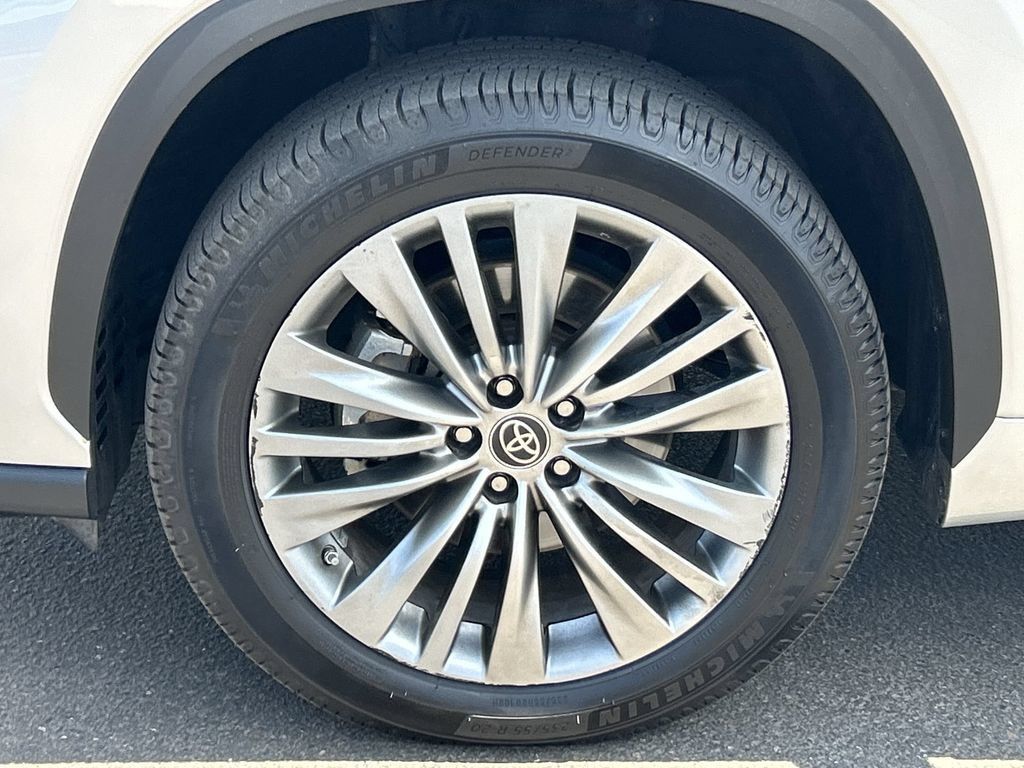 Used 2021 Toyota Highlander Platinum FWD image 34