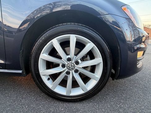 Used 2017 Volkswagen Golf SE image 18