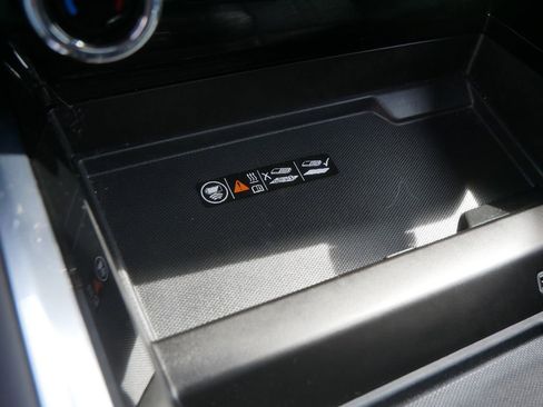 Used 2025 Chevrolet Suburban High Country image 27