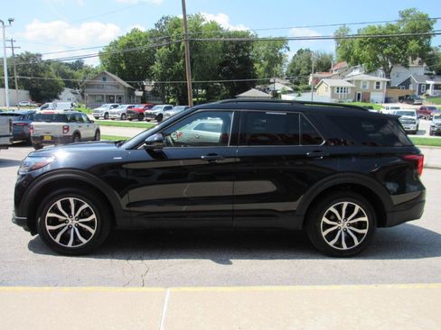 Used 2025 Ford Explorer ST-Line AWD/4WD image 9
