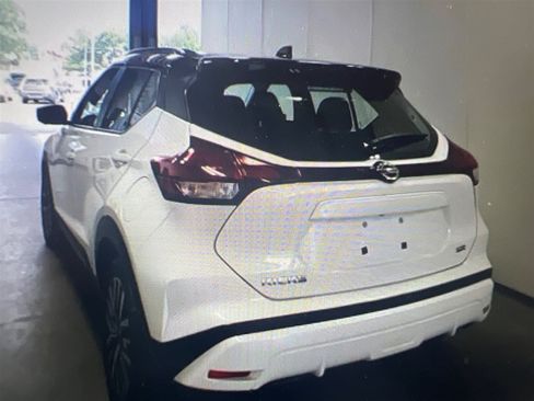 Used 2021 Nissan Kicks SR FWD image 2