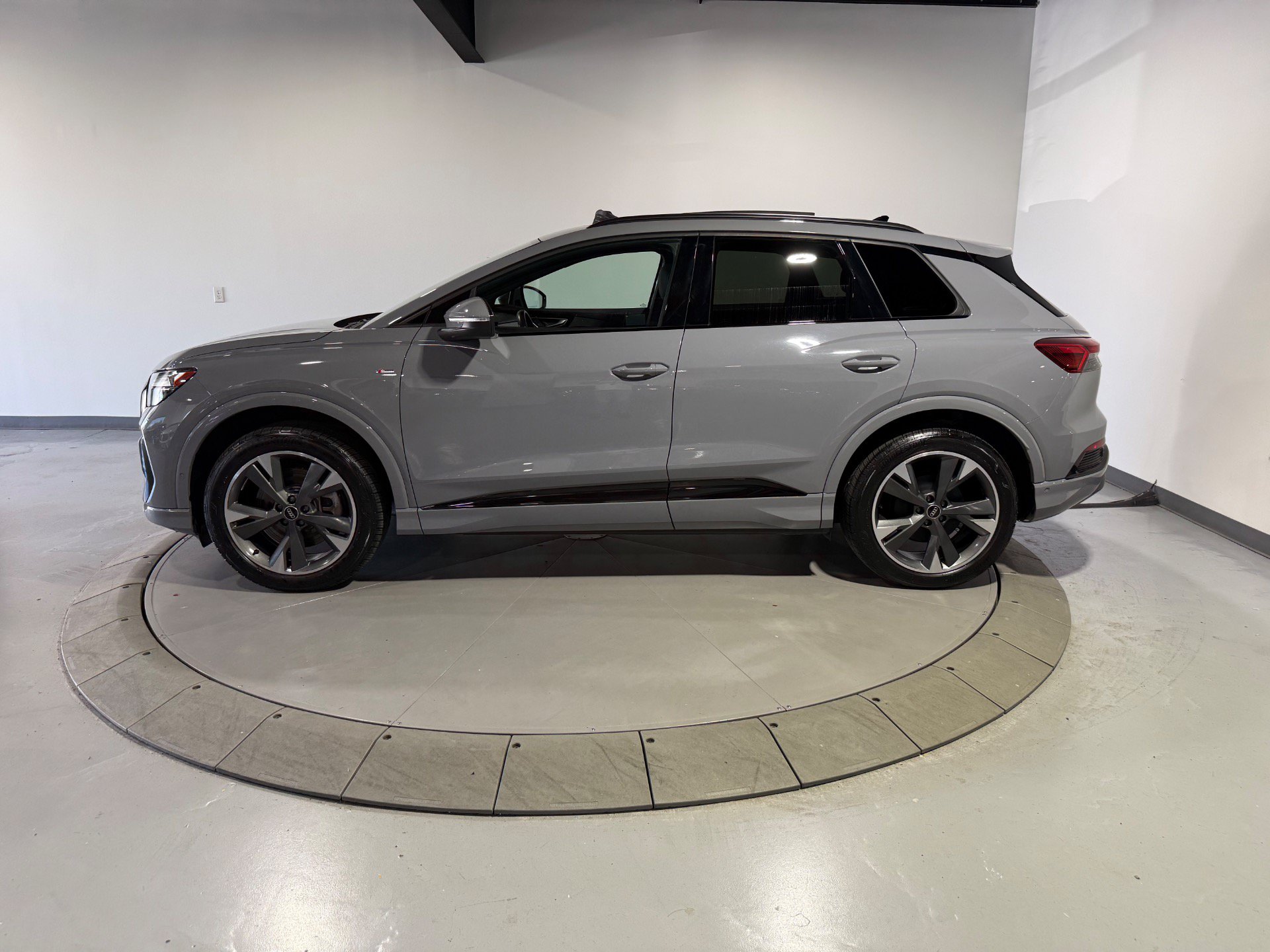 Used 2023 Audi Q4 e-tron Premium Plus w/ Premium Plus AWD/4WD image 15