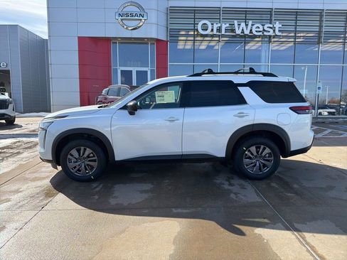 New 2026 Nissan Pathfinder SV image 2