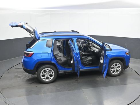 Used 2024 Jeep Compass Latitude AWD/4WD image 49