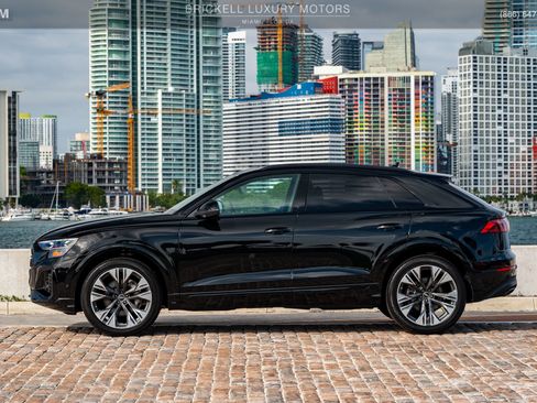 Used 2025 Audi Q8 Prestige image 13