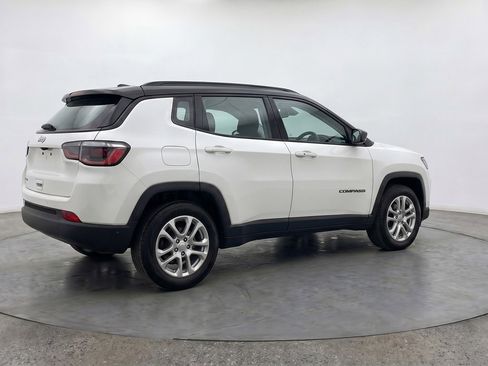Used 2025 Jeep Compass Limited AWD/4WD image 9