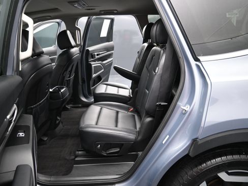 Used 2025 Kia Telluride S FWD image 13