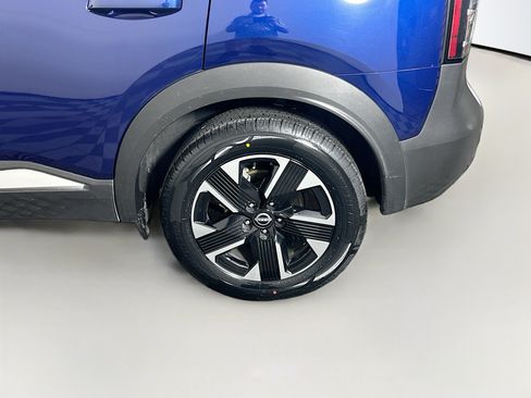 Used 2025 Nissan Kicks SV AWD/4WD image 11
