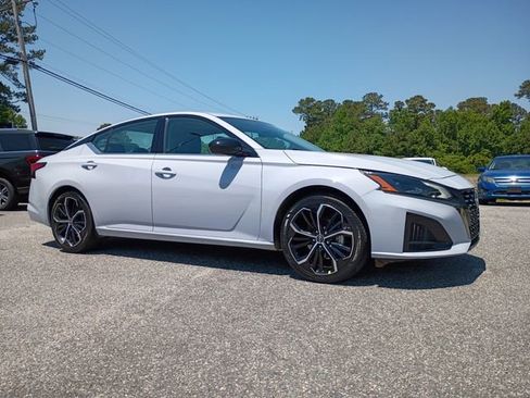 Certified 2024 Nissan Altima 2.5 SR FWD image 1