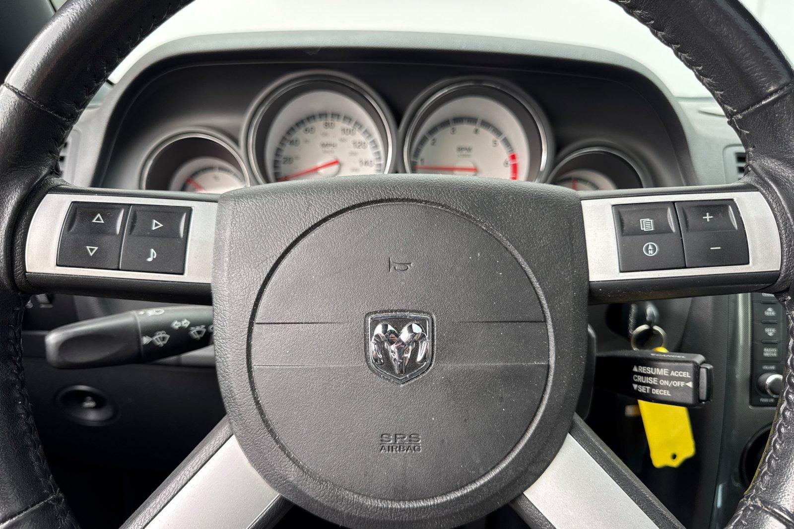 Used 2009 Dodge Challenger R/T RWD image 32