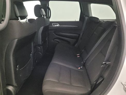 Used 2020 Jeep Grand Cherokee Laredo AWD/4WD image 17