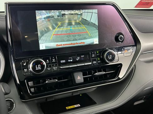 Used 2023 Toyota Highlander Limited image 21