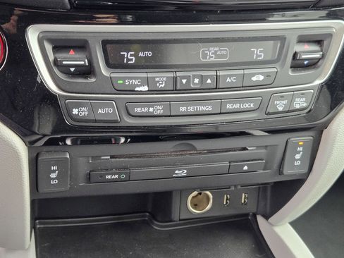 Used 2016 Honda Pilot Touring image 19