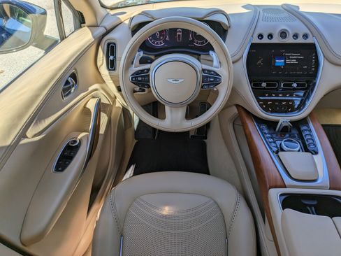 Used 2024 Aston Martin DBX image 19