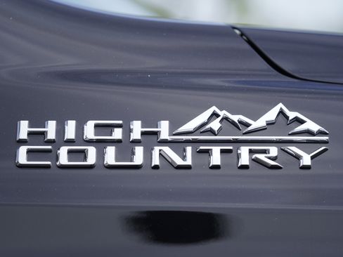 Used 2025 Chevrolet Tahoe High Country AWD/4WD image 43