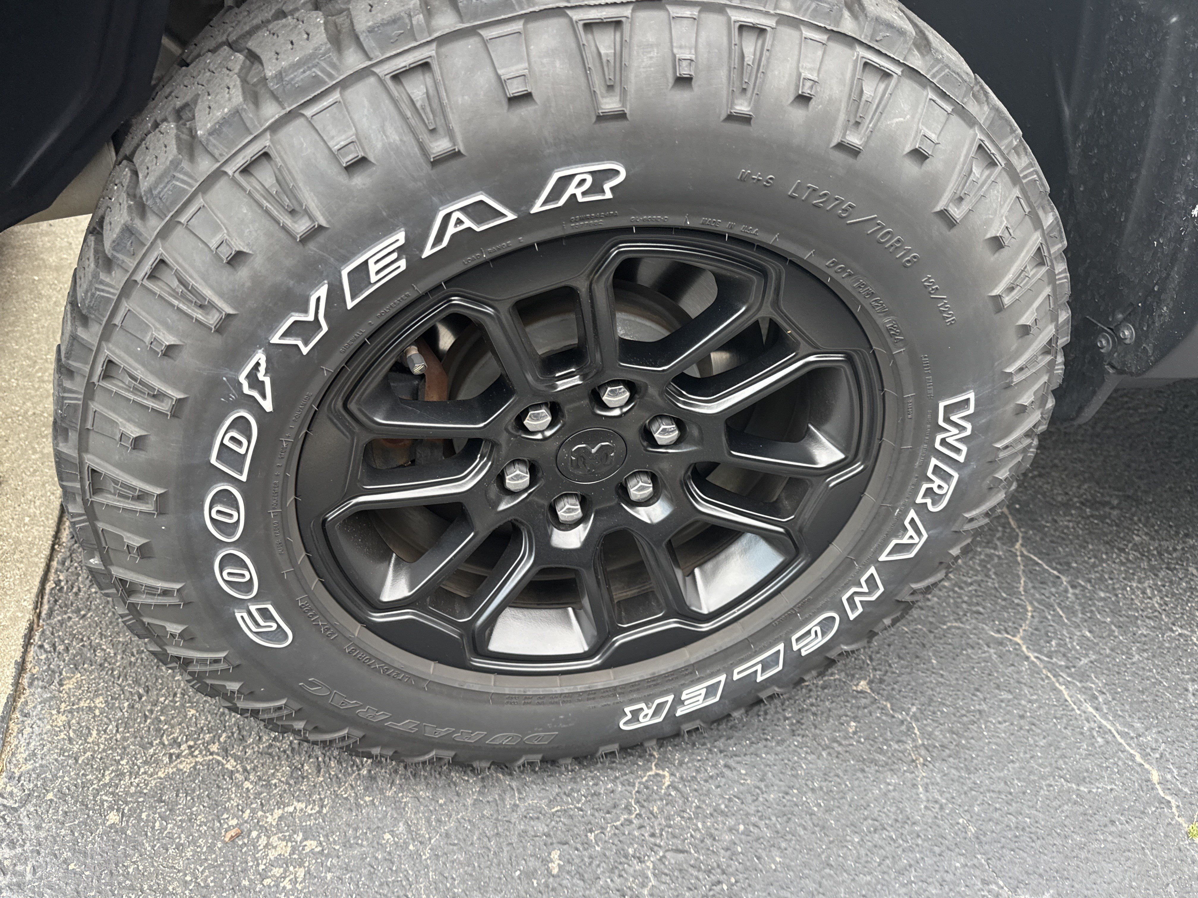 Used 2025 RAM 1500 Laramie w/ Sport Appearance Package AWD/4WD image 10