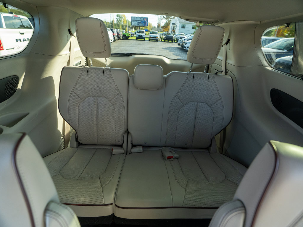 Used 2020 Chrysler Pacifica Limited FWD image 16