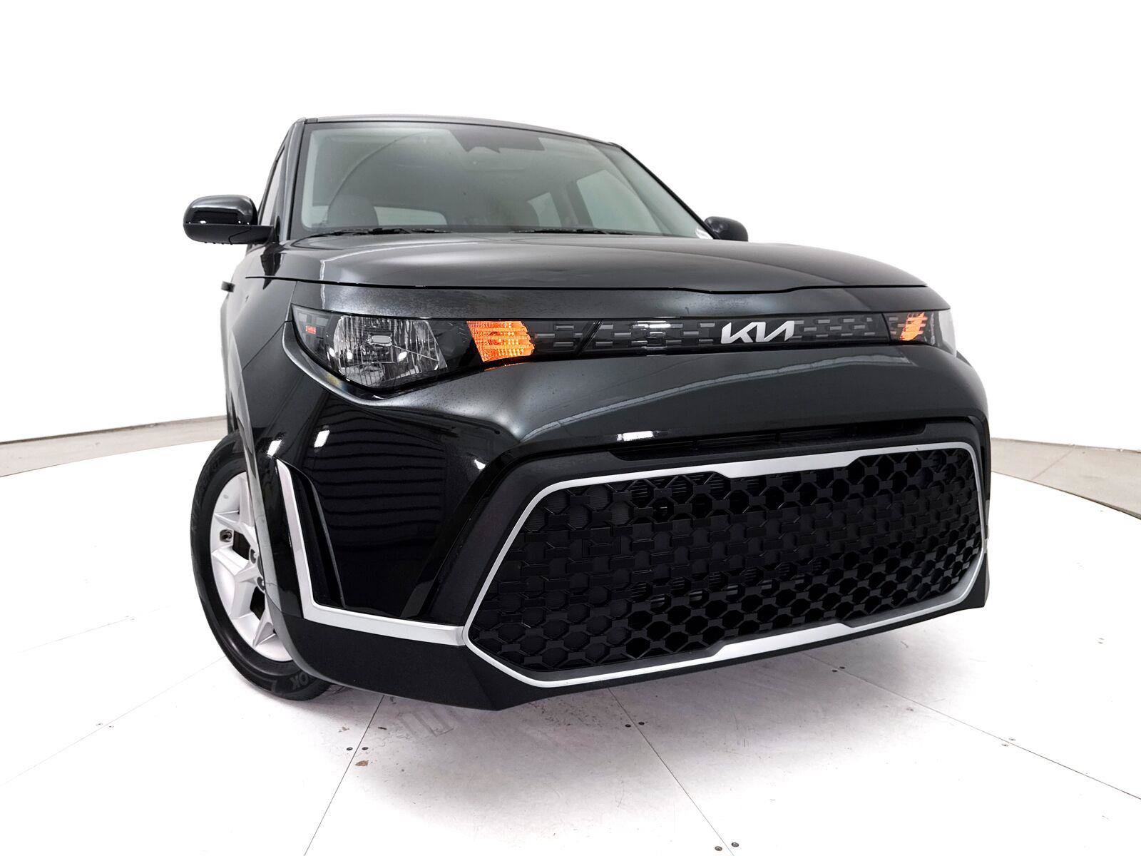 Used 2025 Kia Soul LX w/ LX Technology Package FWD image 5