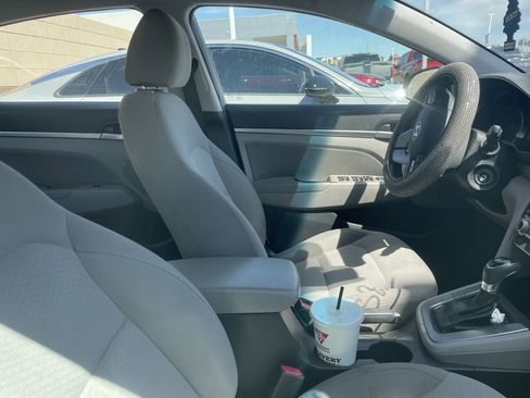 Used 2020 Hyundai Elantra SEL image 11