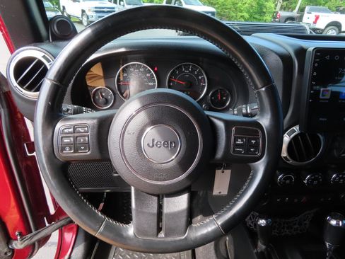 Used 2013 Jeep Wrangler Unlimited Rubicon w/ Dual Top Group AWD/4WD image 32