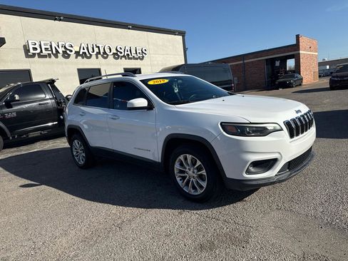 Used 2019 Jeep Cherokee Latitude w/ Popular Appearance Group FWD image 4