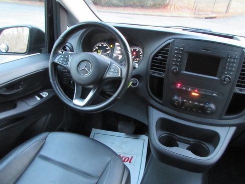 Used 2018 Mercedes-Benz Metris Passenger image 5