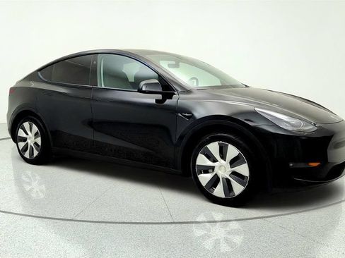 Used 2024 Tesla Model Y Long Range AWD/4WD image 3