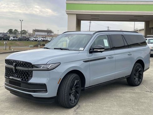 New 2026 Lincoln Navigator L Reserve w/ Jet Appearance Package image 7