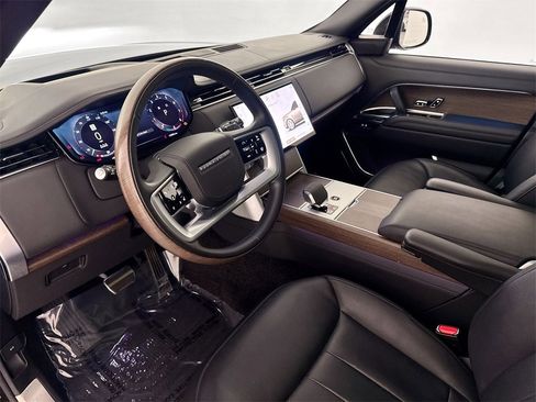 Certified 2024 Land Rover Range Rover Autobiography image 9