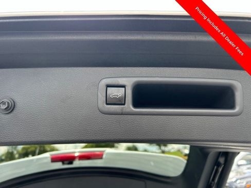 Used 2023 Toyota Highlander XSE FWD image 18
