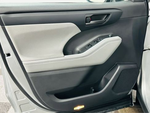 Certified 2023 Toyota Highlander LE image 24