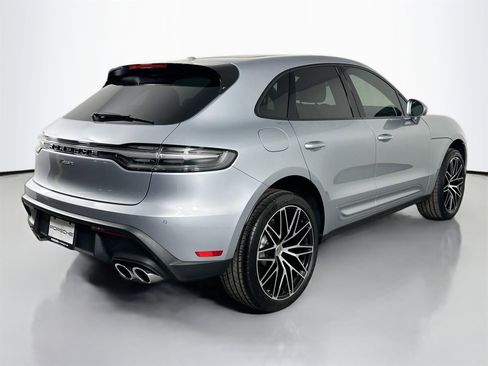 Certified 2025 Porsche Macan image 7