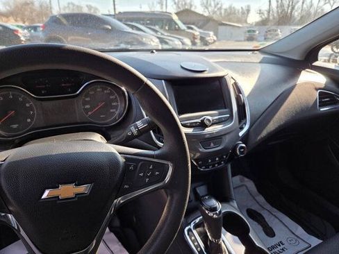 Used 2019 Chevrolet Cruze LS w/ LS Convenience Package FWD image 17