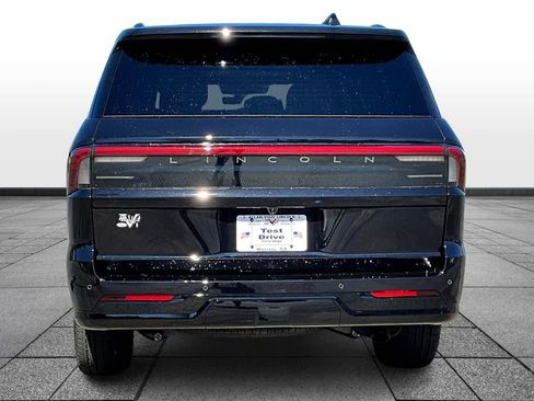 New 2025 Lincoln Navigator Reserve w/ Jet Appearance Package image 4