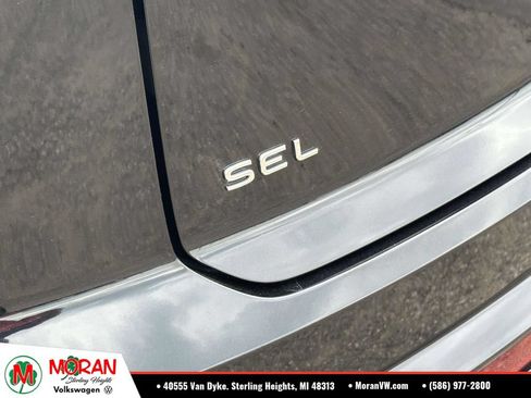 Certified 2024 Volkswagen Atlas Cross Sport SEL R-Line AWD/4WD image 9