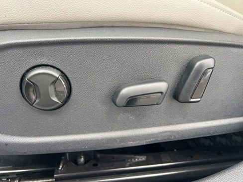 Used 2023 Volkswagen Jetta SE image 31