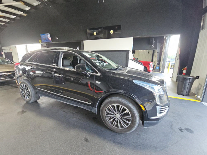 Used 2017 Cadillac XT5 Luxury w/ Driver Awareness Package AWD/4WD image 2