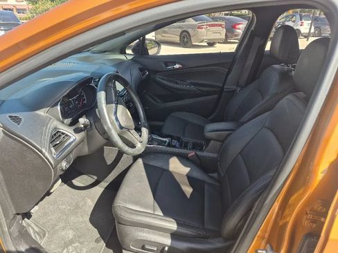 Used 2017 Chevrolet Cruze Premier FWD image 16