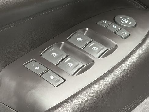 Used 2019 Cadillac Escalade Luxury AWD/4WD image 32