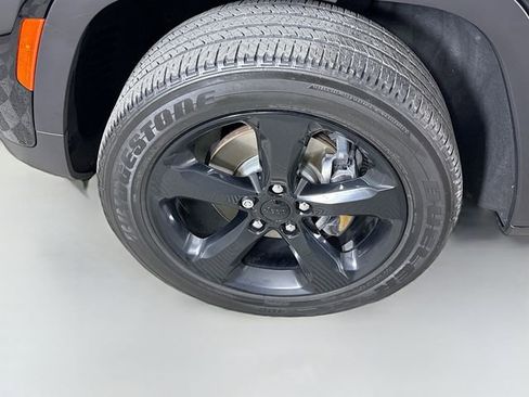 Used 2023 Jeep Grand Cherokee Altitude image 30