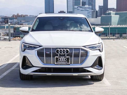 Used 2023 Audi e-tron Premium Plus w/ Premium Plus Package AWD/4WD image 2