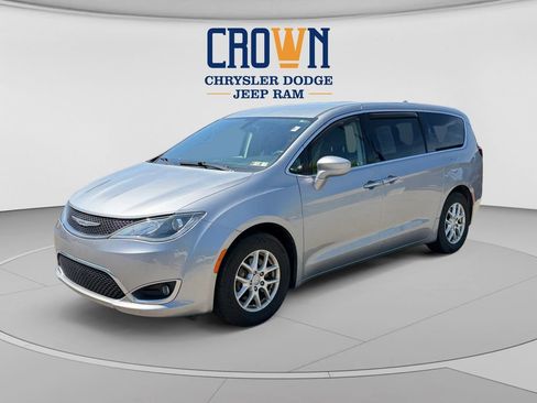 Used 2020 Chrysler Pacifica Touring FWD image 7
