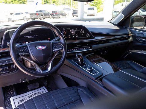 Used 2022 Cadillac Escalade Sport Platinum w/ LPO, ONYX Package AWD/4WD image 17