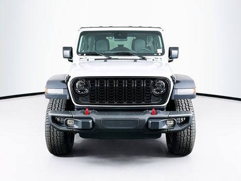 Used 2025 Jeep Wrangler Willys image 2