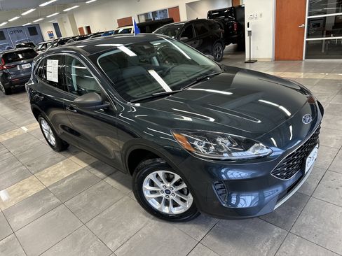 Certified 2022 Ford Escape SE w/ Cold Weather Package image 10