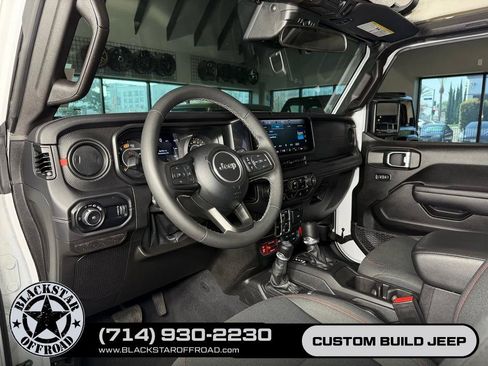 Used 2025 Jeep Wrangler Unlimited Rubicon AWD/4WD image 15