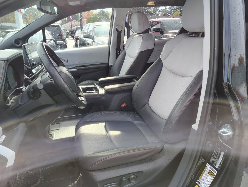 Used 2022 Toyota Sienna XSE w/ XSE Plus Package AWD/4WD image 11