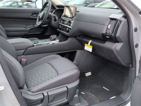 New 2025 Nissan Pathfinder SV image 19