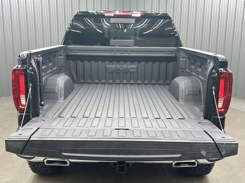 Used 2025 GMC Sierra 1500 SLT w/ SLT Premium Plus Package image 18
