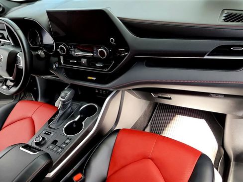 Used 2023 Toyota Highlander XSE image 16